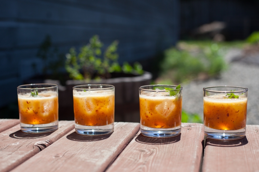 BOURBON PEACH COCKTAILS WITH GINGER AND MINT
