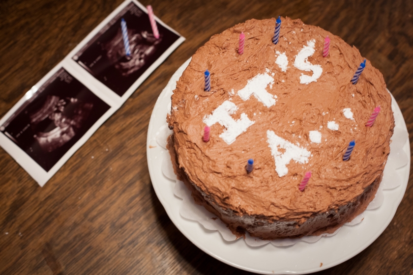 GENDER REVEAL CAKE