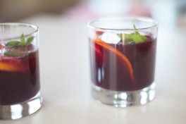 SUMMER SANGRIA WITH STRAWBERRIES, PEACHES, CITRUS FRUIT AND GINGER