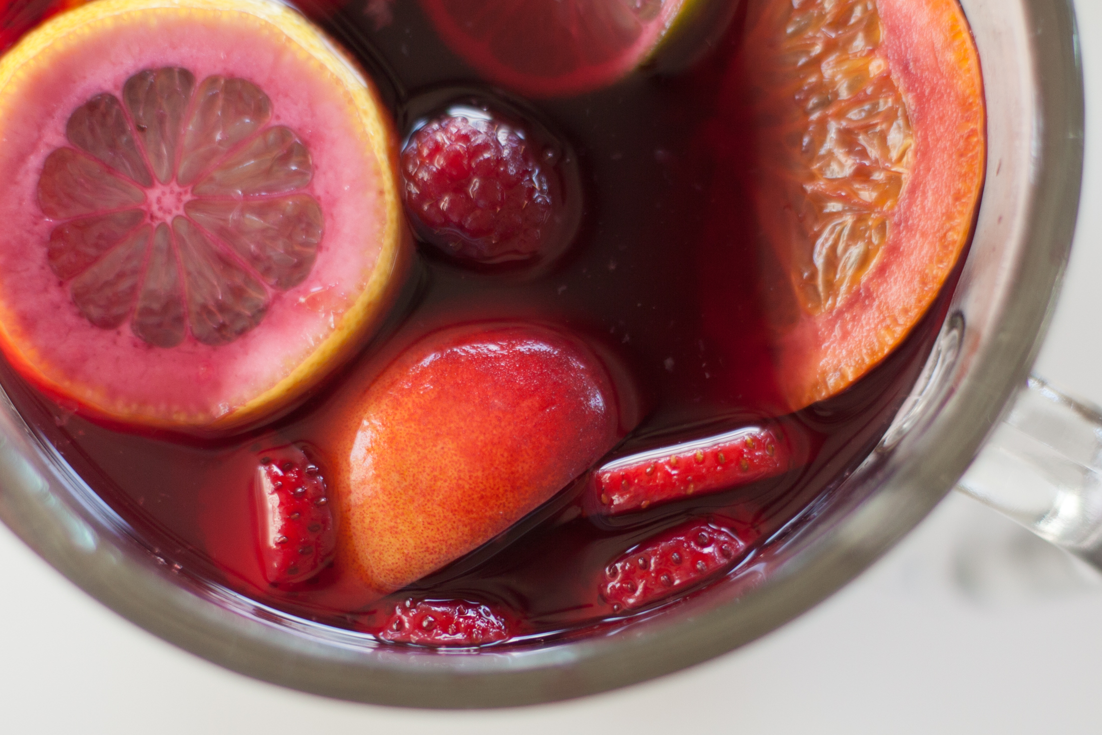 SUMMER SANGRIA WITH STRAWBERRIES, RASPBERRIES, PEACHES, CITRUS FRUIT AND GINGER