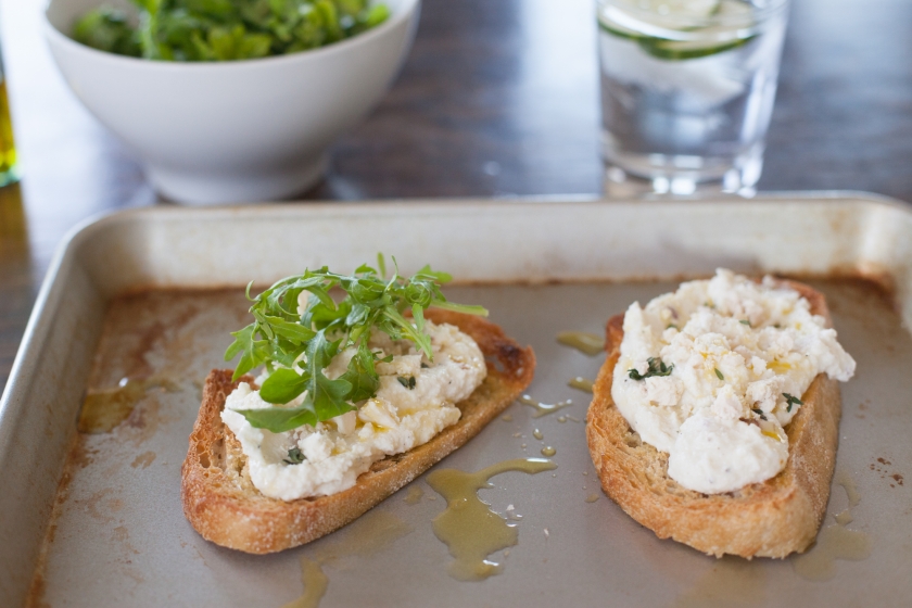 TARTINE WITH RICOTTA, THYME, LEMON ZEST, ARUGULA AND HONEY