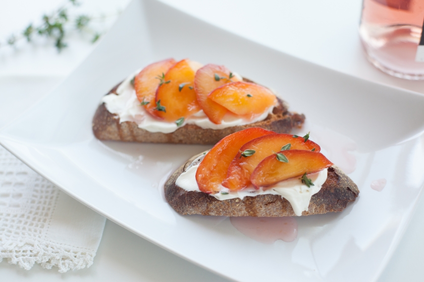 ROSE CHILLED PEACH TARTINES WITH MASCARPONE AND FRESH THYME