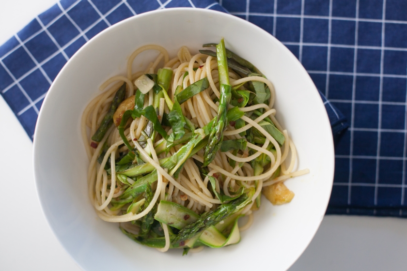 PASTA WITH ZUCCHINI, ASPARAGUS, BASIL, GARLIC AND RED PEPPER FLAKES