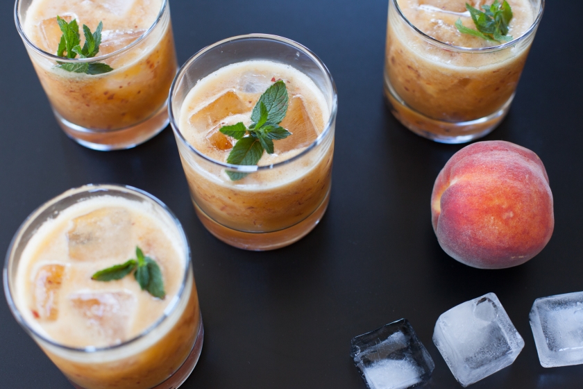 BOURBON PEACH COCKTAILS WITH GINGER AND MINT
