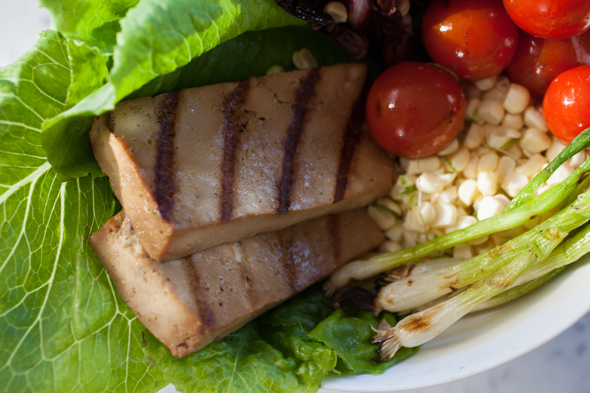 GRILLED TOFU SALAD WITH CREAMY CILANTRO DRESSING