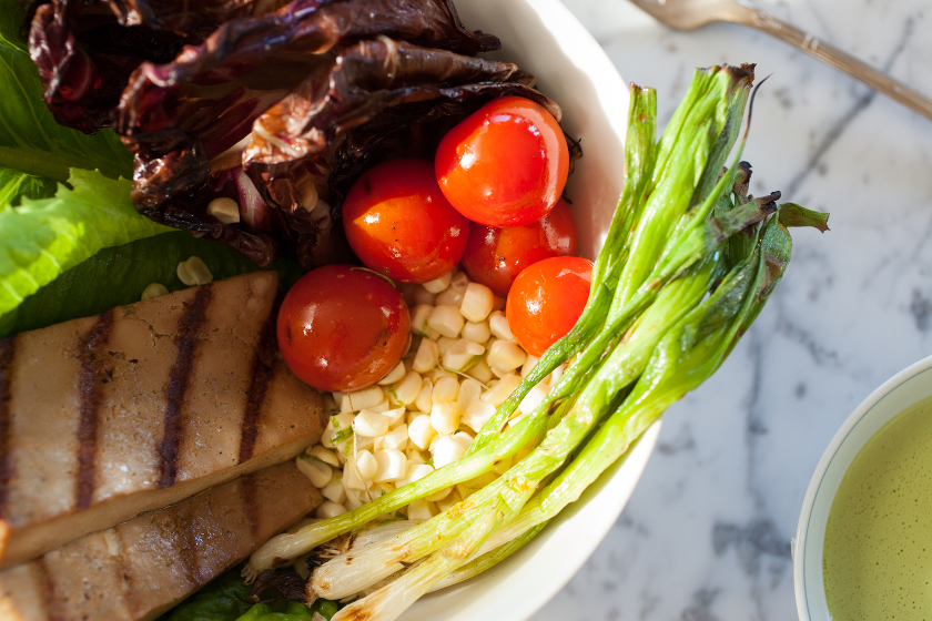 GRILLED TOFU SALAD WITH CREAMY CILANTRO DRESSING