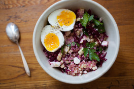 QUINOA SALAD WITH CORN, FETA, BEETS AND PARSLEY