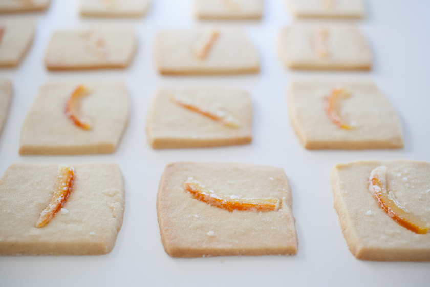 SHORTBREAD COOKIES WITH CANDIED ORANGE AND TANGERINE OIL