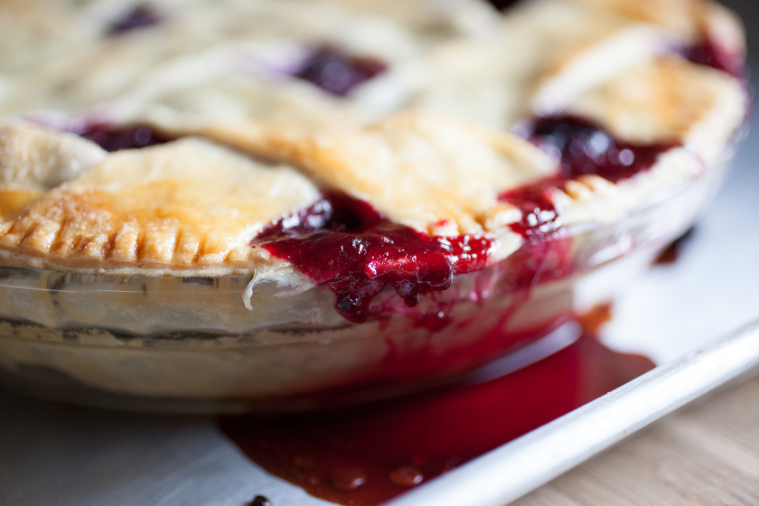 BLACKBERRY AND BLUEBERRY PIE