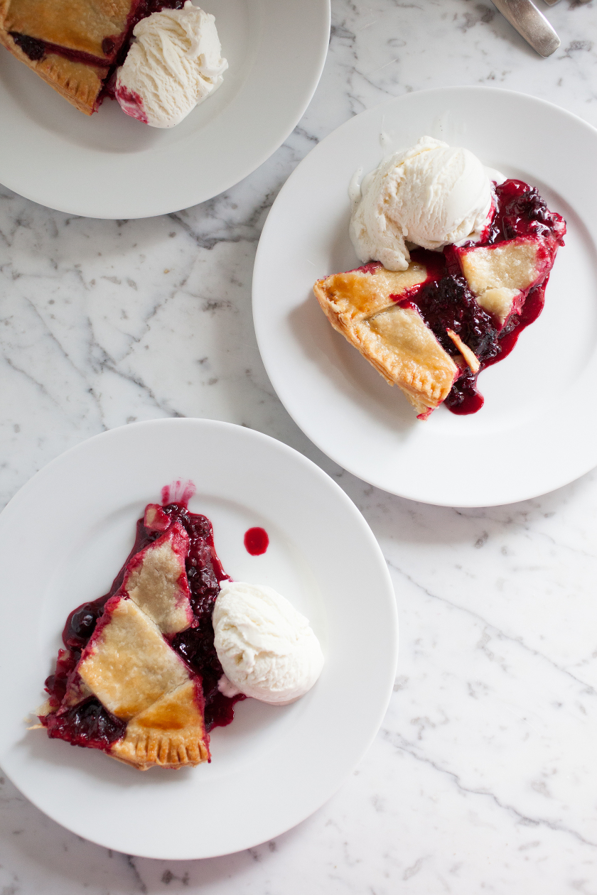BLACKBERRY AND BLUEBERRY PIE